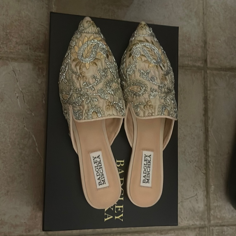 Cream Phoebe slide on flat size 6 1/2 with metallic embroidered details